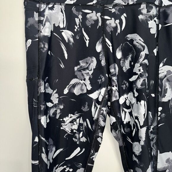 Lole women's Capri leggings medium side zipper pocket abstract Black Gray White - Picture 9 of 9